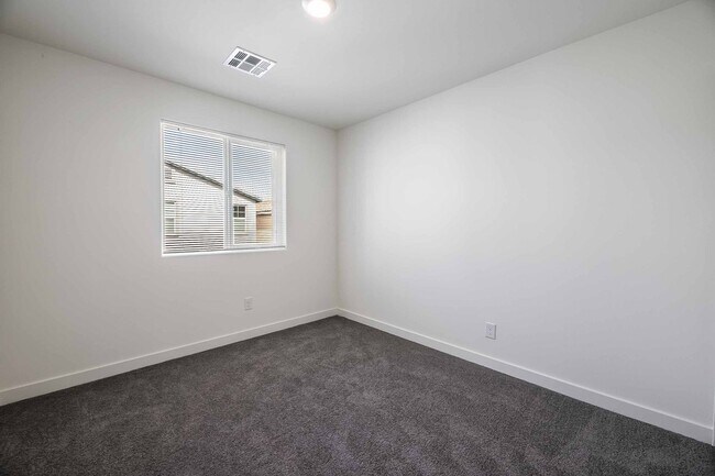 Building Photo - Brand new DR Horton Townhome with 3 bedroom,2 bathrooms and 1 car garage located at Trails at Wil...