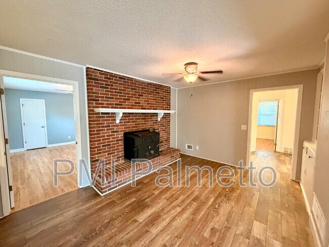 Building Photo - 1727 Sandra Dr