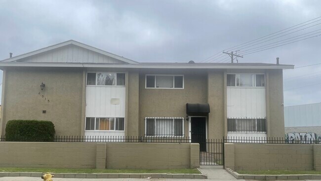 Building Photo - 6015 S Wilton Pl