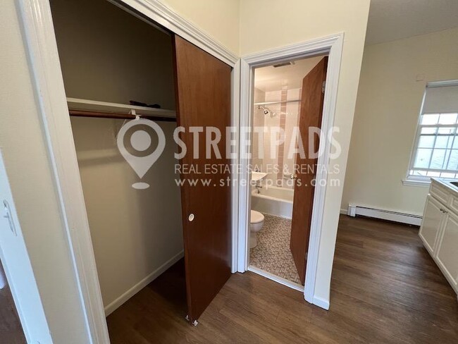 Building Photo - bedroom in Boston MA 02130