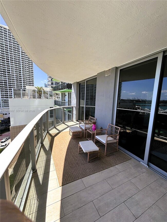 Building Photo - 488 NE 18th St