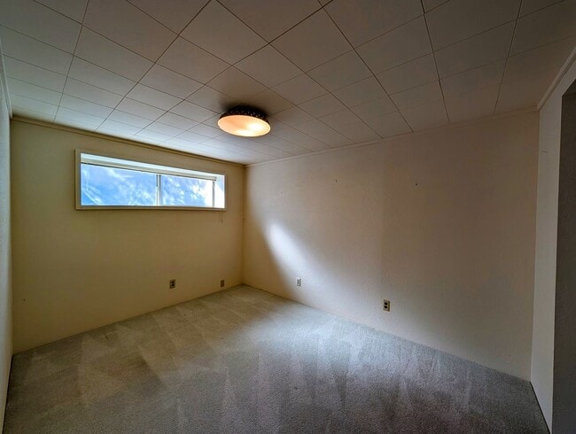 Building Photo - Over Sized 3-Bed, 2.5-Bath SFH w/ 2-Car Garage, & Fenced Backyard!