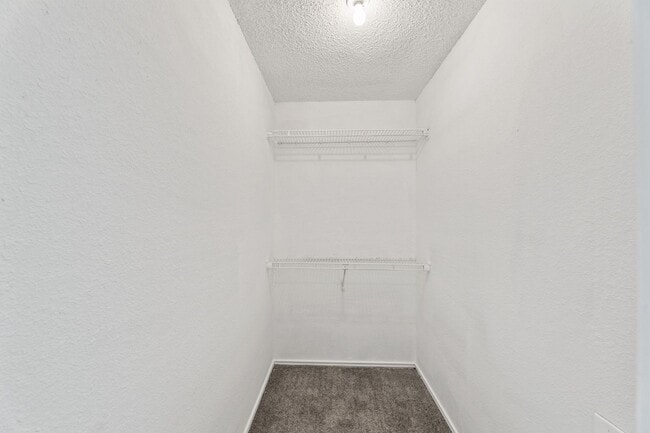 Building Photo - 6002 Parkwood Dr