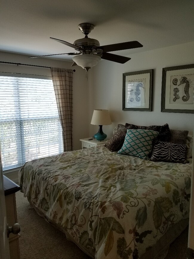 Building Photo - 700 Daniel Ellis Dr