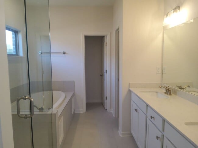 Building Photo - 190 Green Willow Dr