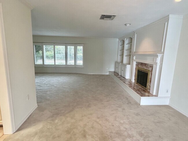 Building Photo - Classic waterfront Snell Isle Estates 3 Bed 2.5 Bath Home with private dock!