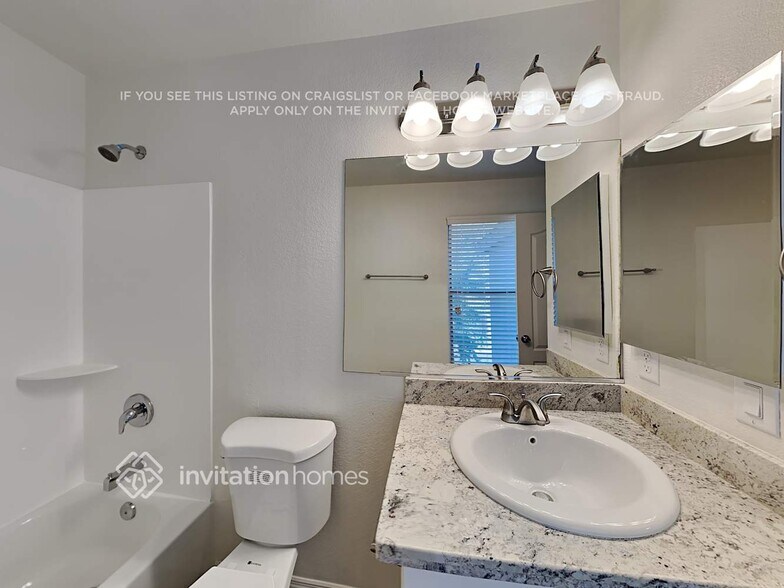 Building Photo - 651 E Banelli Pl