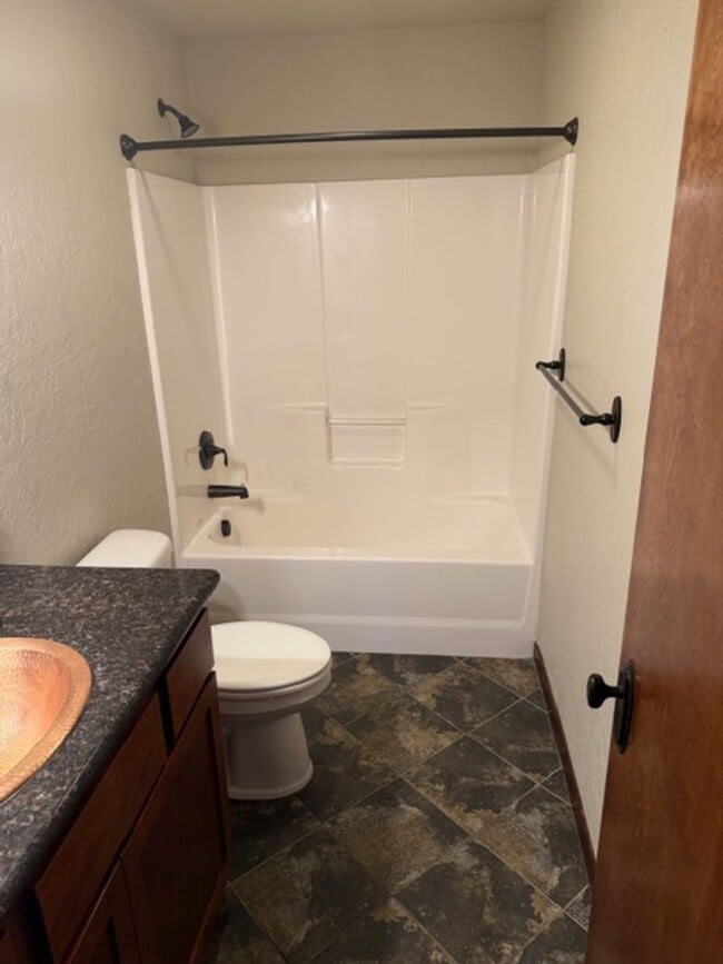 Building Photo - Downtown Charm Meets Modern Convenience in a Stylish 2-Bed Retreat