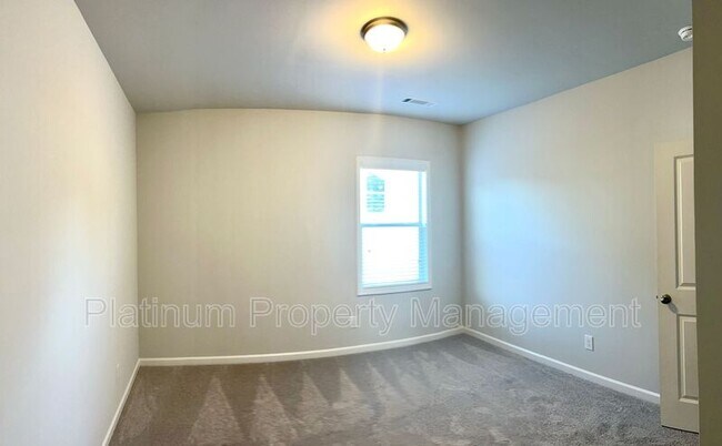 Building Photo - 4579 Silver Oak Dr