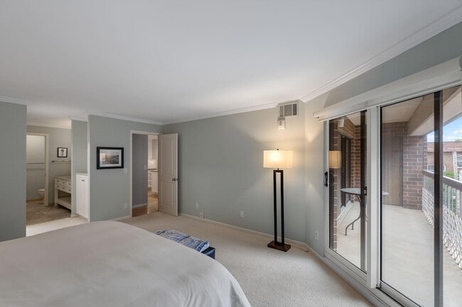 Building Photo - 2885 Knox Ave S