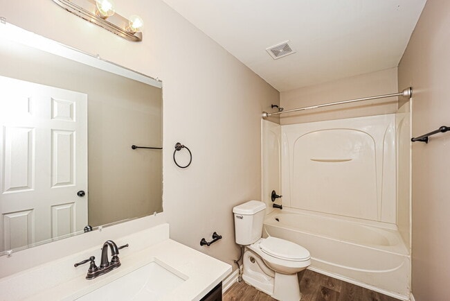 Building Photo - 2080 Valley Creek Dr