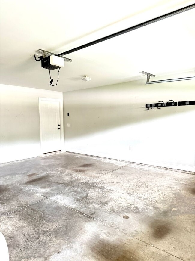 Building Photo - Beautiful Home in The Estates Neighborhood!
