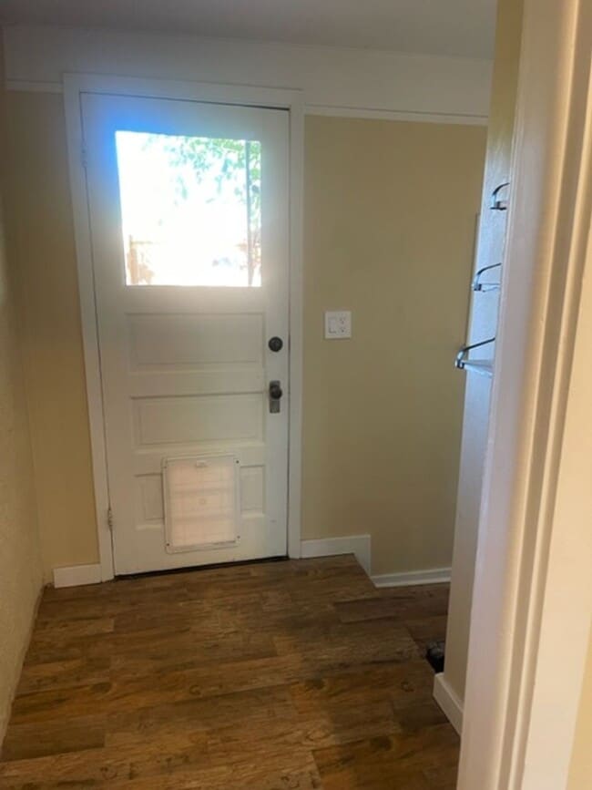 Building Photo - Coming Nov 17 - 3 Bedroom 2 Bath home in C...