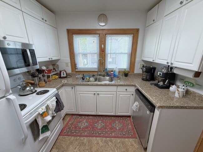 Building Photo - 1128 Bowen Ct