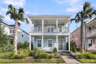 Building Photo - Beautiful 3 Bedrooms, 3.5 Bathrooms Home i...
