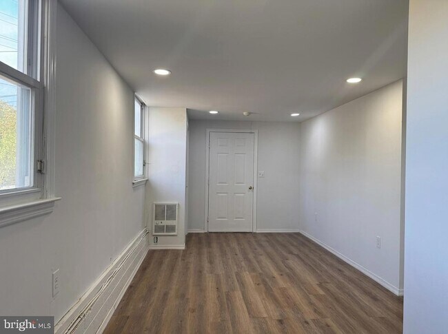 Building Photo - 53 N Post Rd