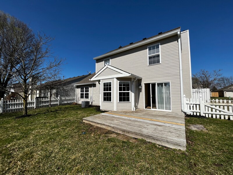 Building Photo - 9240 Crossing Dr