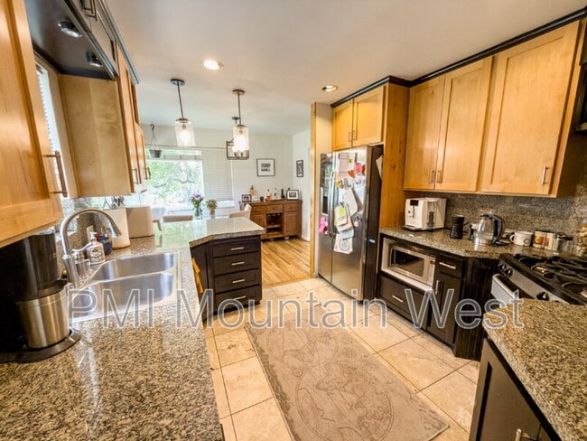 Building Photo - 2323 Bryan Ave