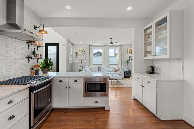 Building Photo - Stunning Rental In Charlotte Parkside