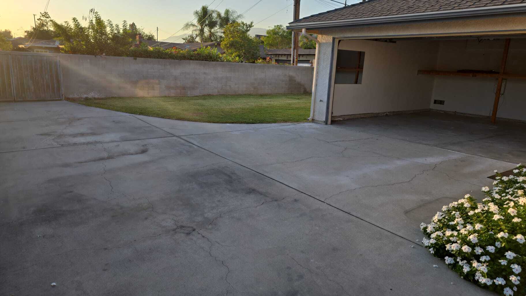 Building Photo - 625 N Angeleno Ave