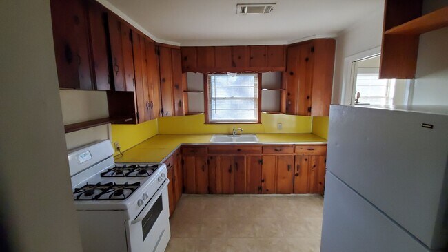 Building Photo - 3208 Whitfield St