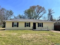 Building Photo - 14001 Sandhurst Dr SW