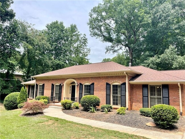 Building Photo - 880 Richmond Hill Dr