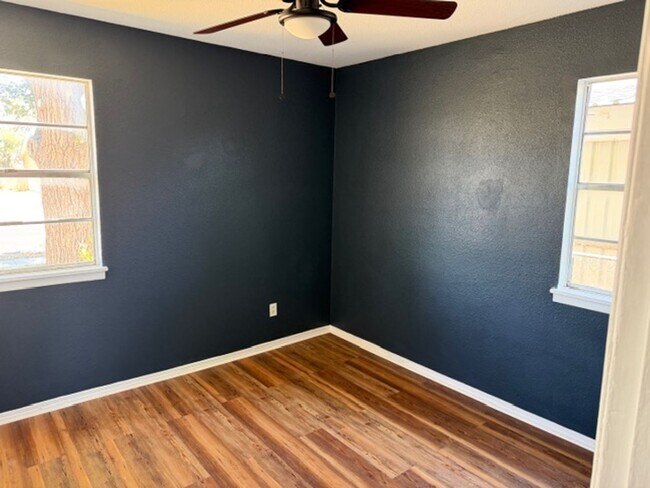 Building Photo - CALL FOR MOVE IN SPECIAL!!! Room for Everyone! Charming 4-Bed 1.5 Bath