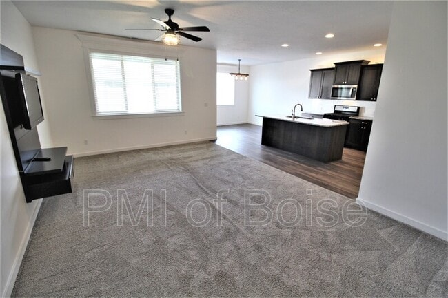 Building Photo - 2080 S Hills Ave.