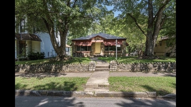 Building Photo - 923 5th Ave