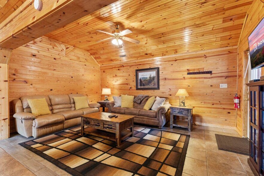 Primary Photo - 4040 Hickory Hollow Way