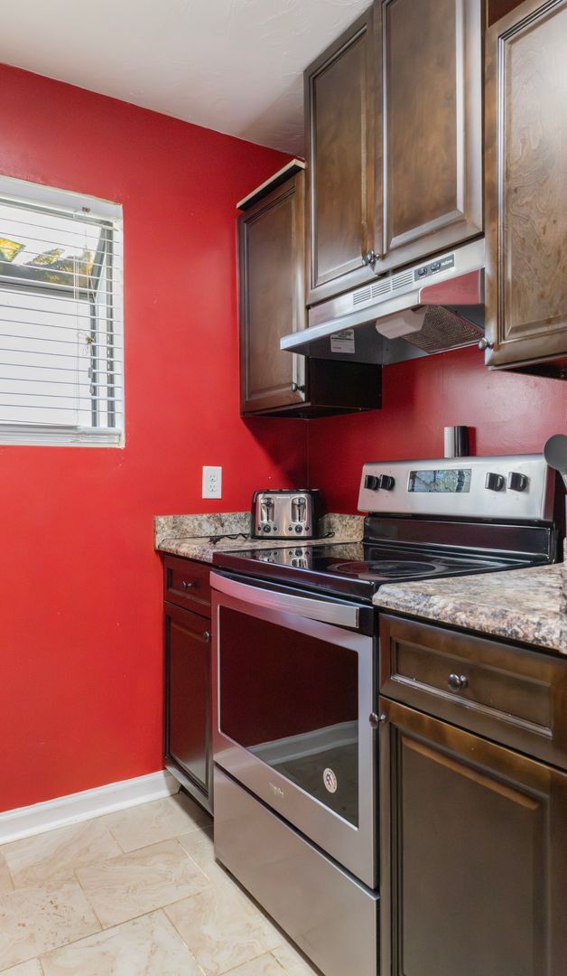 Building Photo - Renovated 2-Bedroom 2-Bathroom Townhome w/...