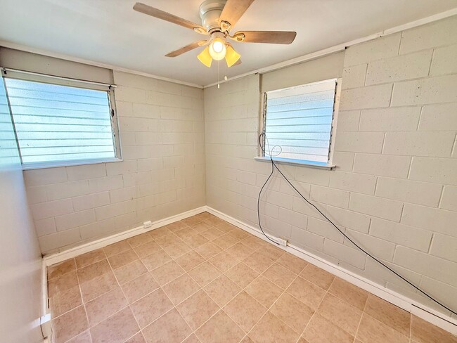 Building Photo - 4 Bedroom / 1 Bath House for Rent in Wailuku!