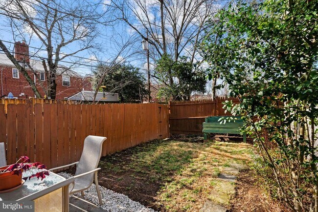 Building Photo - 1418 Dogwood Dr