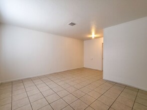 Building Photo - Cozy 1-bedroom / 1-bathroom Apartment Available for Lease in Yuma, AZ!
