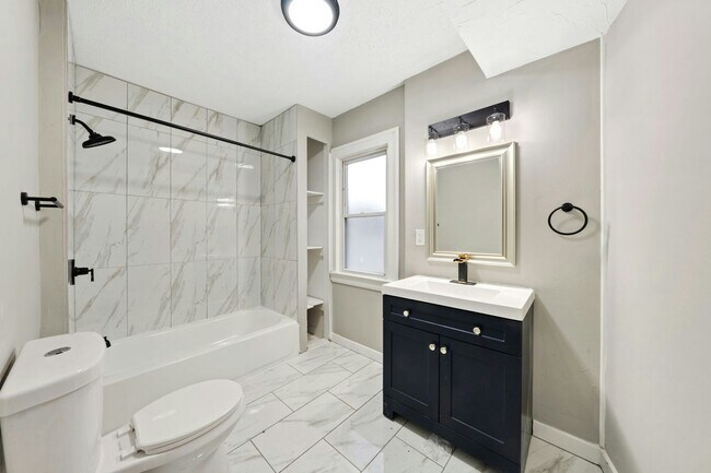 Building Photo - 2233 Bunts Rd