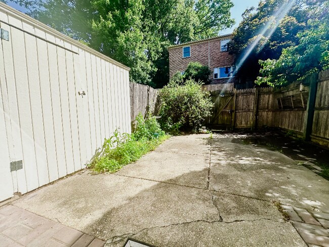 Building Photo - 8317 Kingsgate Rd