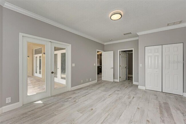 Building Photo - 1648 Bayshore Dr