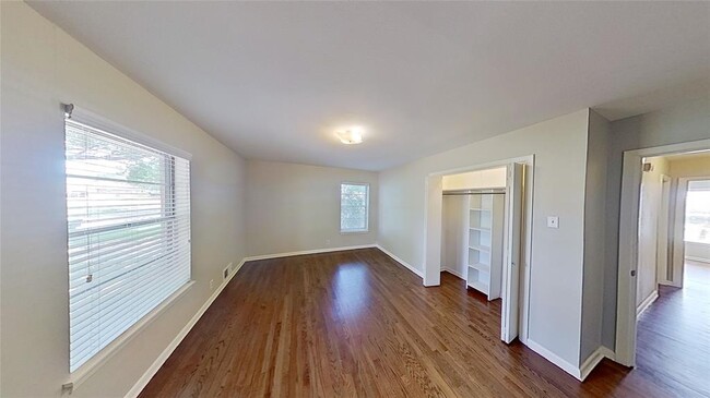Building Photo - 841 Hillside Dr