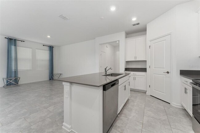 Building Photo - 8967 Chipping Sq Ln