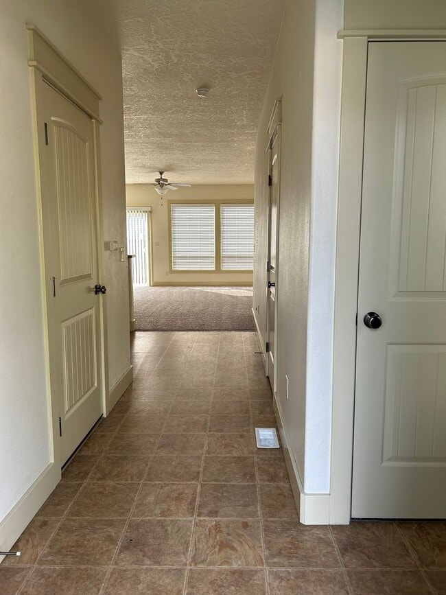 Building Photo - Boise Townhome Near BSU| EARLIER MOVE IN DATE UPON REQUEST