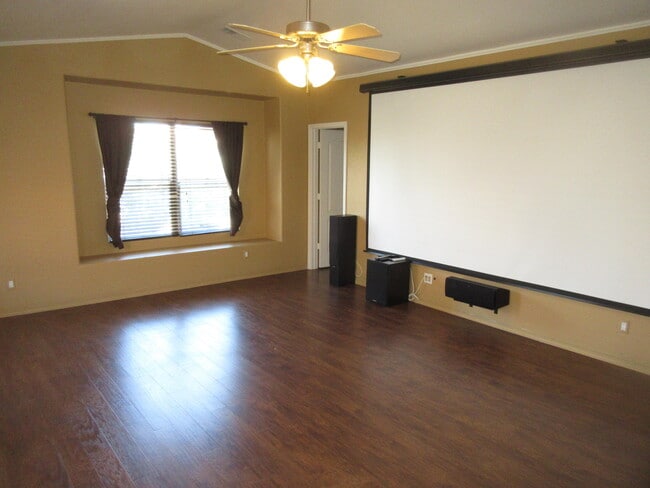 Building Photo - 7320 Desert Eagle Rd NE