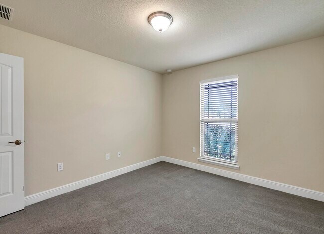 Building Photo - 3639 Ranch Dr