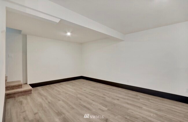 Building Photo - 1102 6th Ave SW