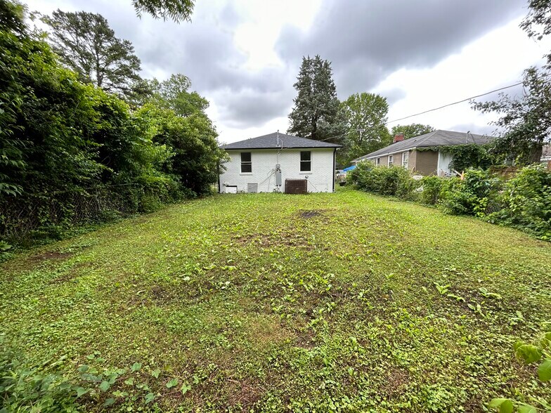 Fenced backyard - new Ac unit - 305 Orange St