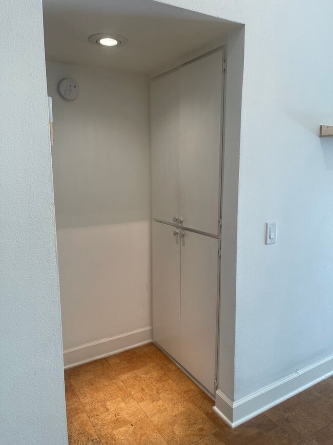 Building Photo - Hollywood Luxury 2 Bed Condo!