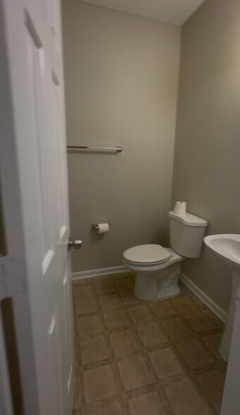 Building Photo - 8180 Oakley Cir