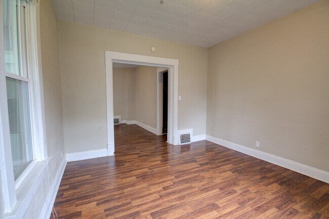 Building Photo - SL AAC1228