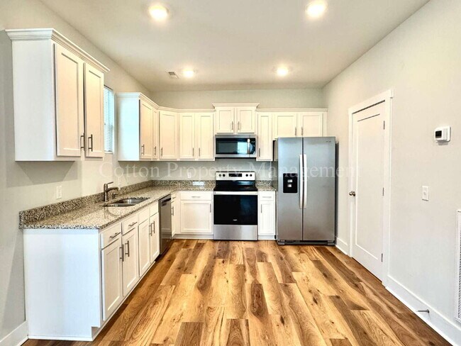 Building Photo - Modern 3BR/2.5BA Townhome | $1,900/mo. | P...
