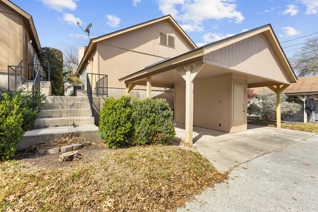 Building Photo - 8430 Cranberry Hill